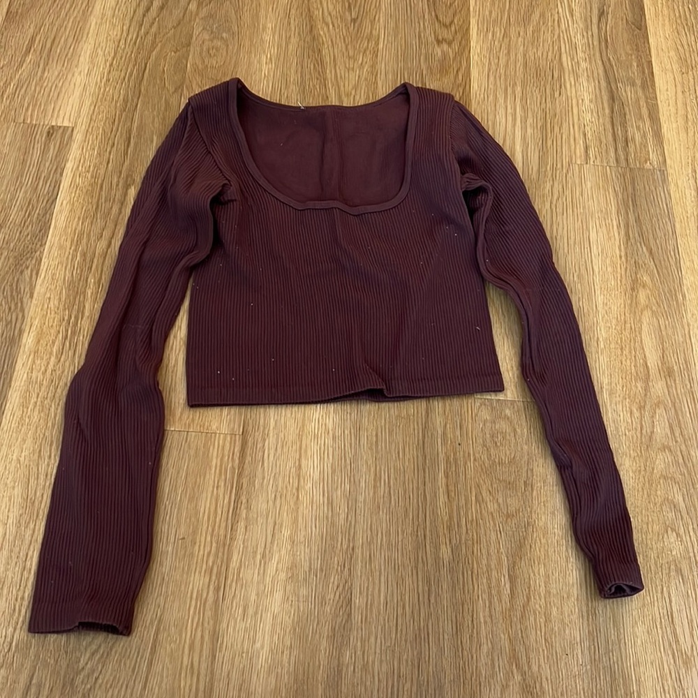 Tight maroon long sleeve crop top